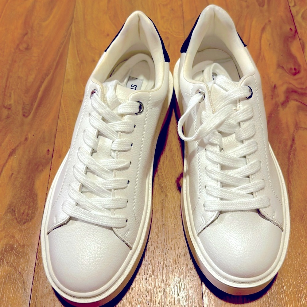 Steve Madden “Catcher” Sneaker